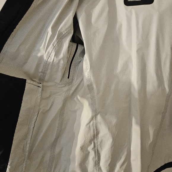 The North FACE rain jacket - Picture 3 of 7